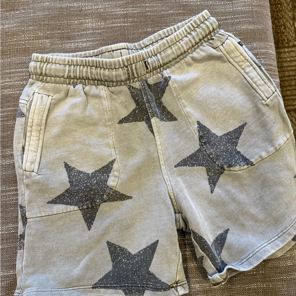 Zara fun and neutral boys' shorts bundle
( 3 pairs) - Picture 4 of 9